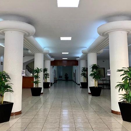 Hotel Capri De Leon Mexico エクステリア 写真