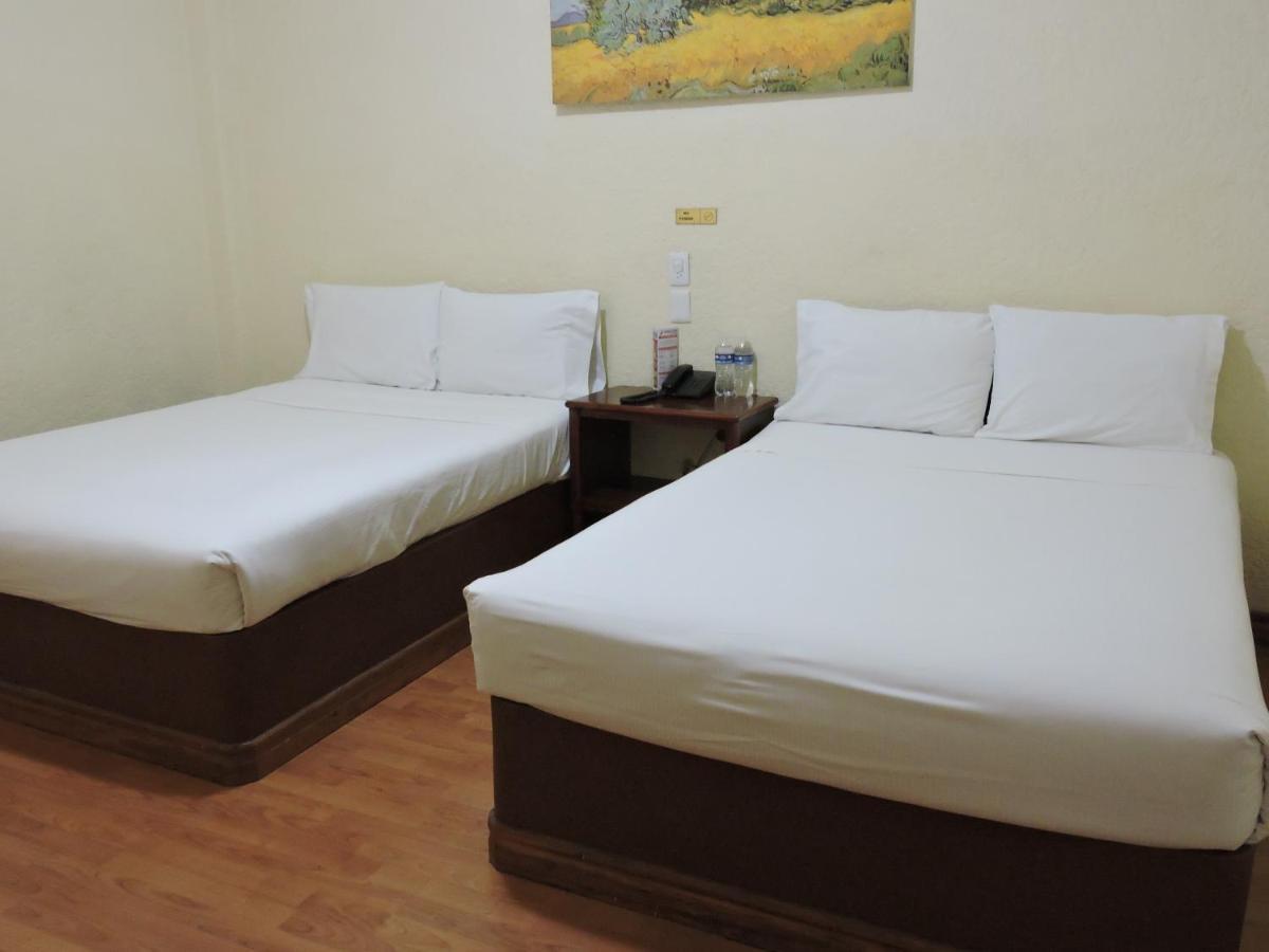 Hotel Capri De Leon Mexico エクステリア 写真