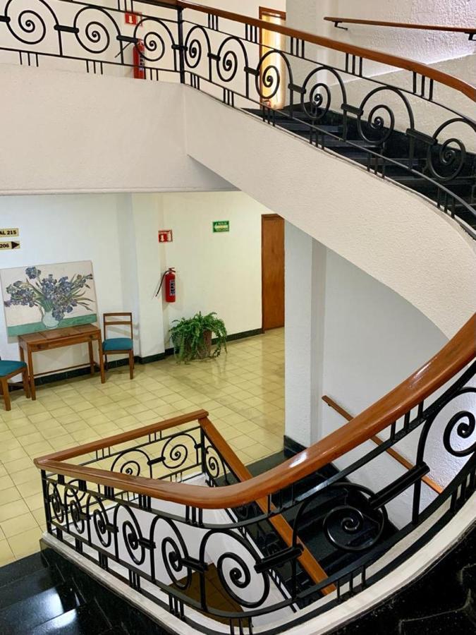 Hotel Capri De Leon Mexico エクステリア 写真