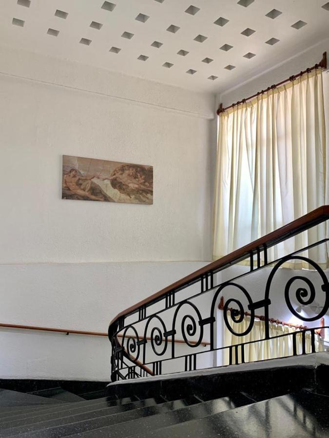 Hotel Capri De Leon Mexico エクステリア 写真