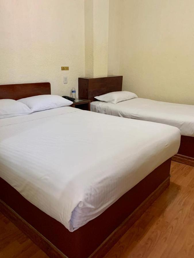 Hotel Capri De Leon Mexico エクステリア 写真