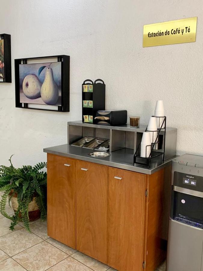Hotel Capri De Leon Mexico エクステリア 写真